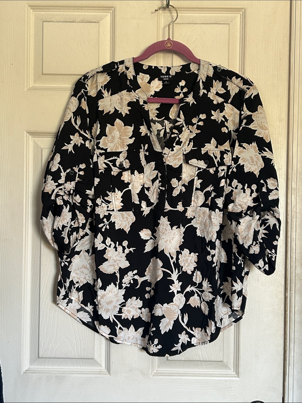 Torrid 3/4 sleeve roll tab floral print Harper blouse size large